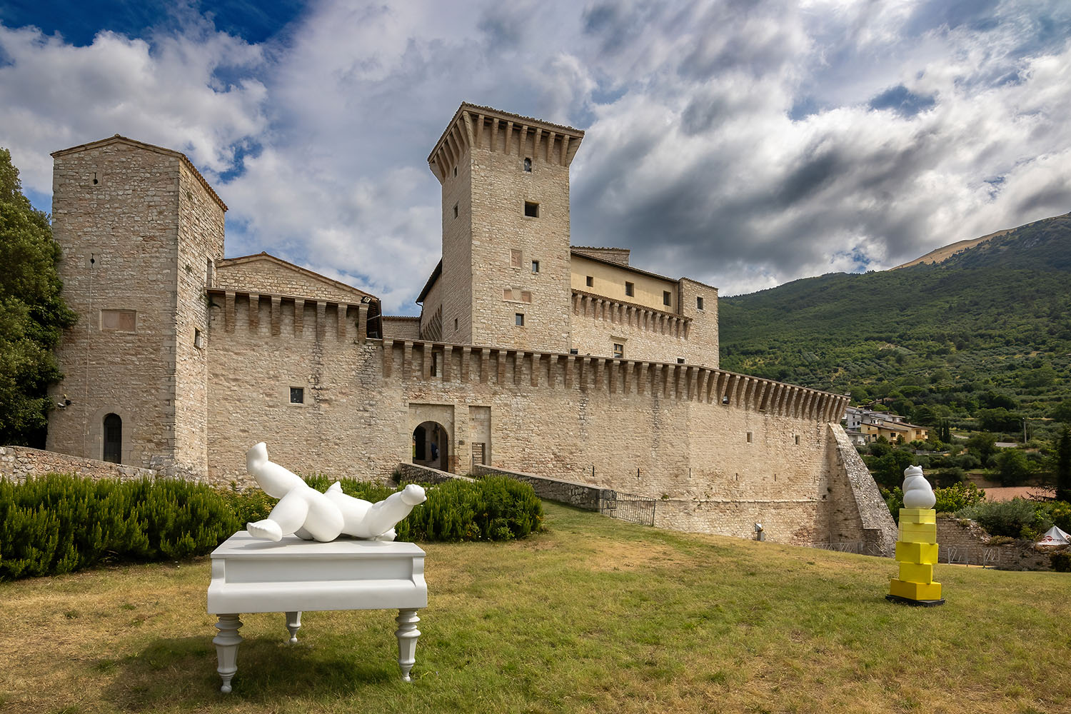 Contemporaneamente Gualdo Tadino