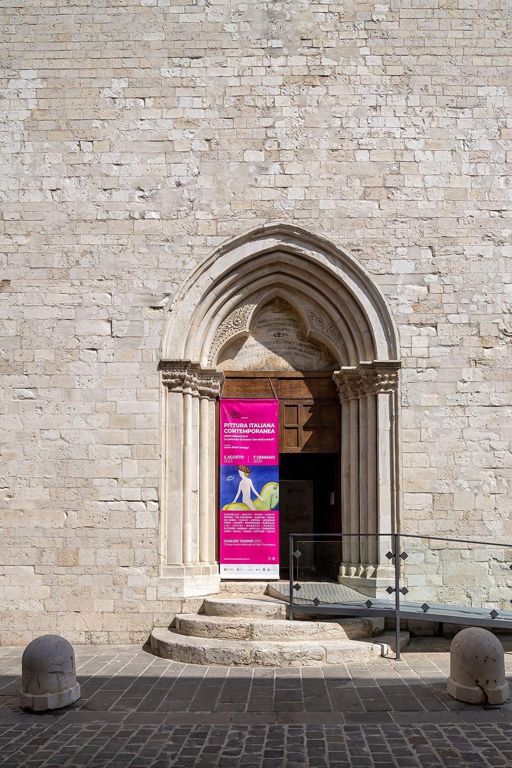 Contemporaneamente Gualdo Tadino